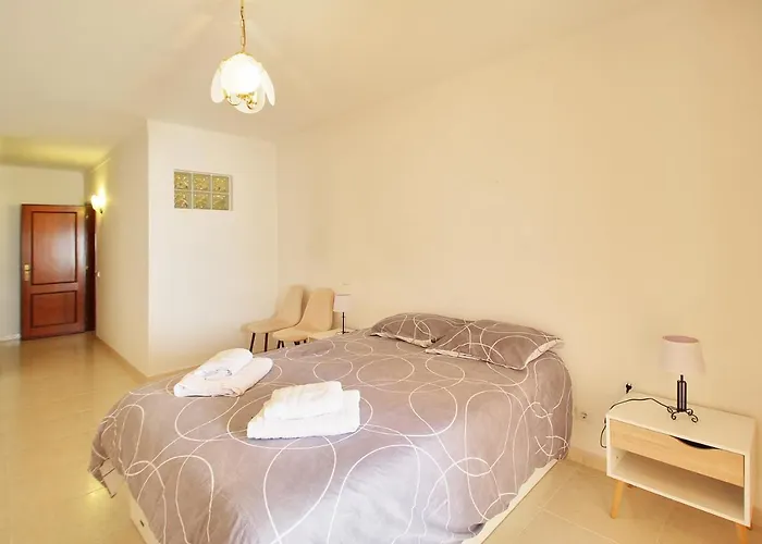 アパート 2 Quartos, Varanda Refeicoes, Prestige For ラゴス